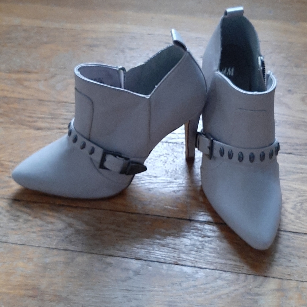 Neutral H&M Booties size 7